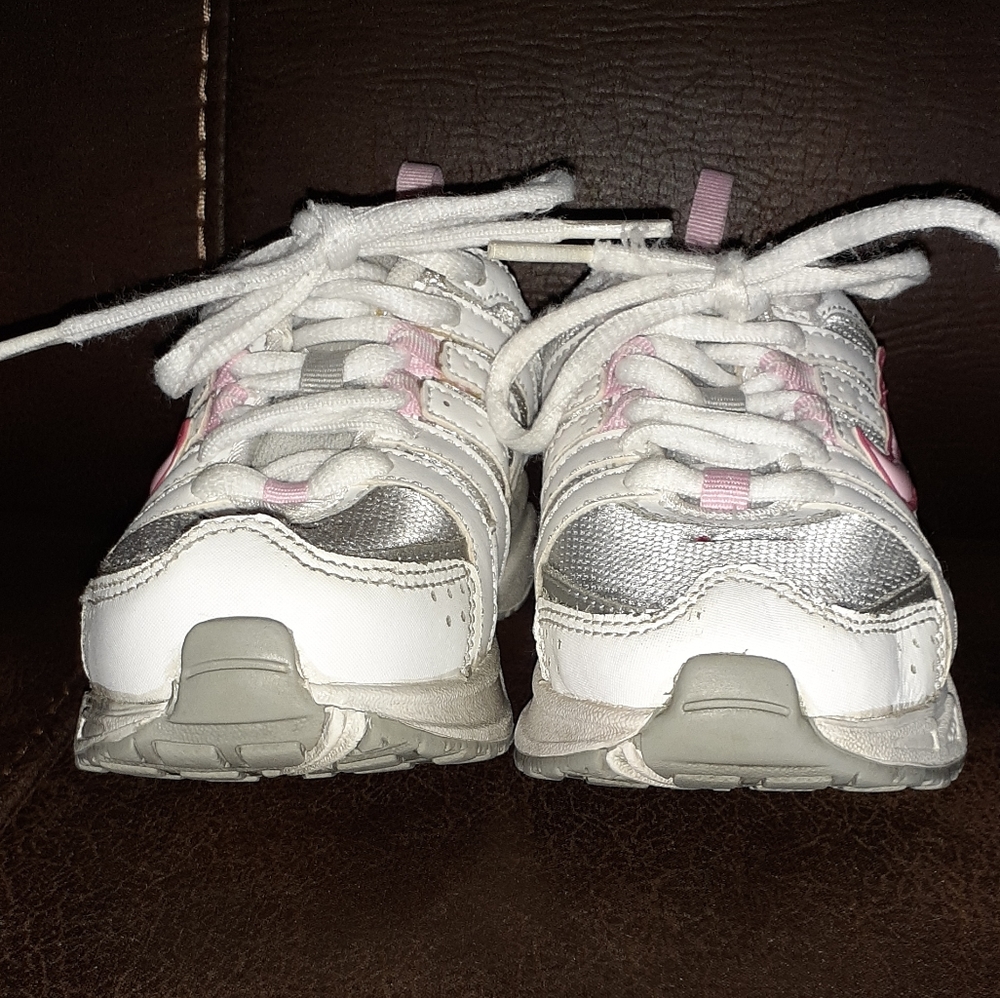 Nike For Girls - Picture 2 of 4